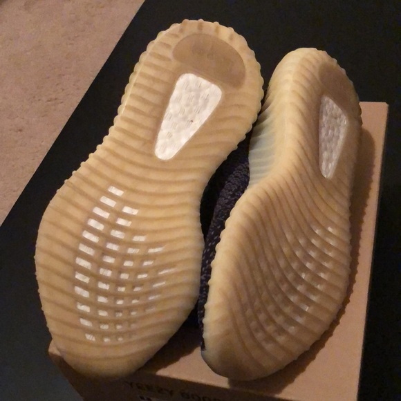Yeezy Boost 350 v2 size 6 Asriel - Picture 6 of 6